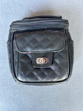 Vintage ICON Black Quilted Synthetic Camera Case X69